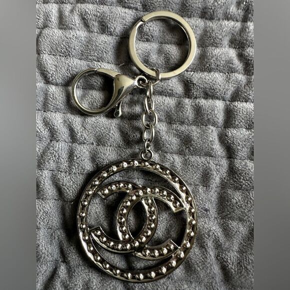 Aurora Borealis Crystal Keychain – Elegant & Sparkling ✨  Crystal Keychain - Picture 12 of 17